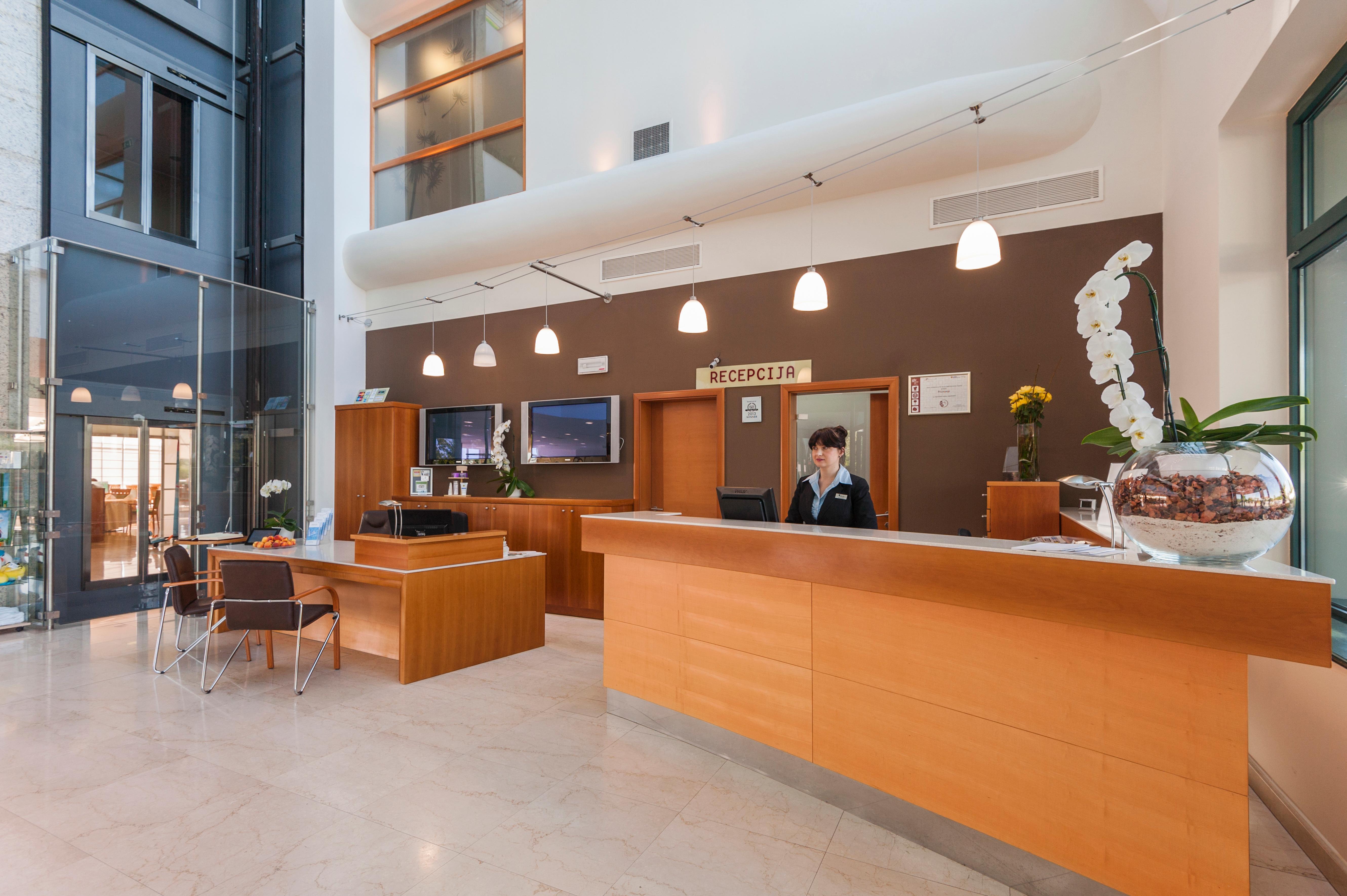 Hotel Livada Prestige - Terme 3000 - Sava Hotels & Resorts Moravske Toplice Esterno foto Reception