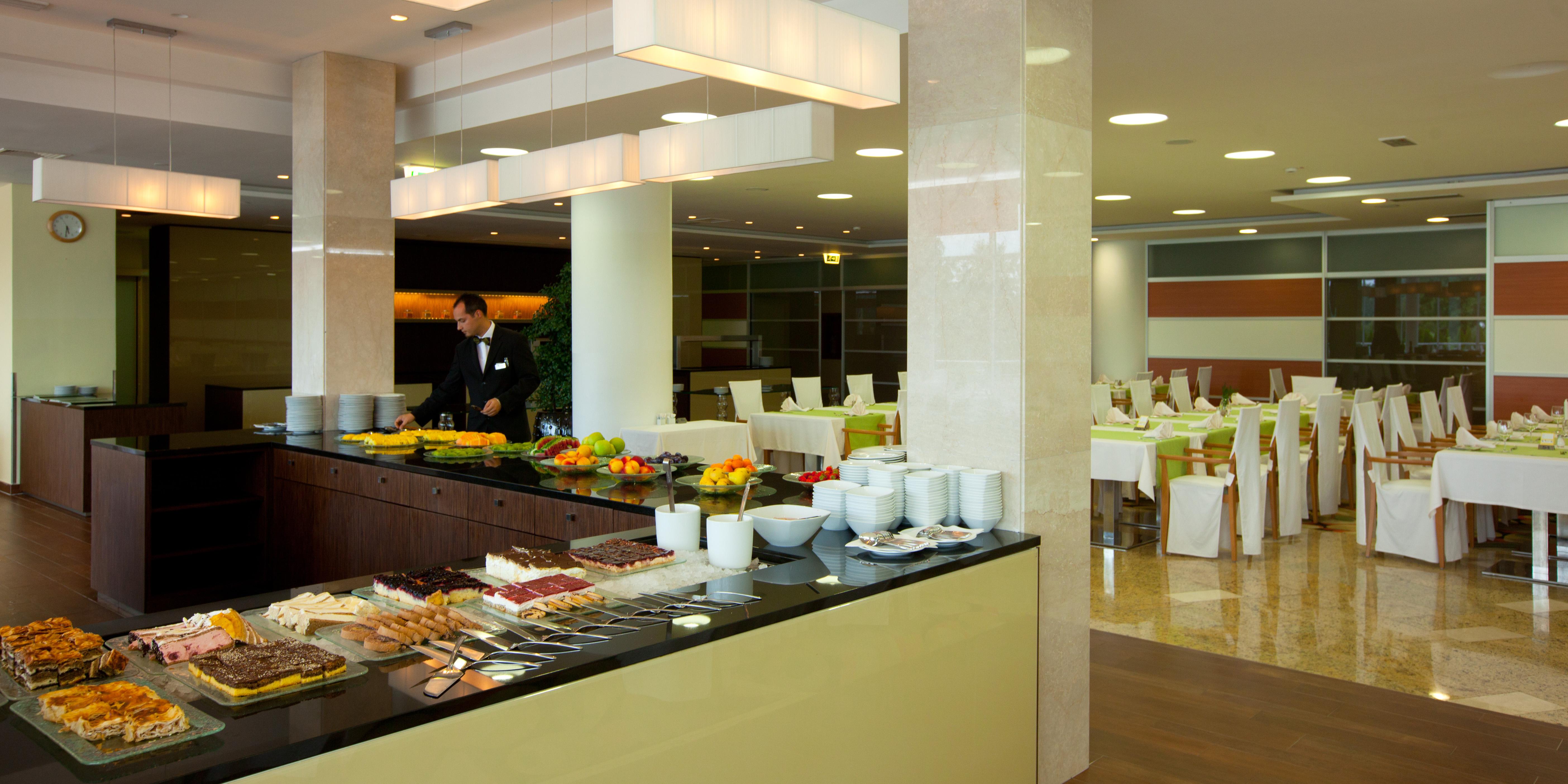 Hotel Livada Prestige - Terme 3000 - Sava Hotels & Resorts Moravske Toplice Esterno foto The buffet at the airport's business lounge