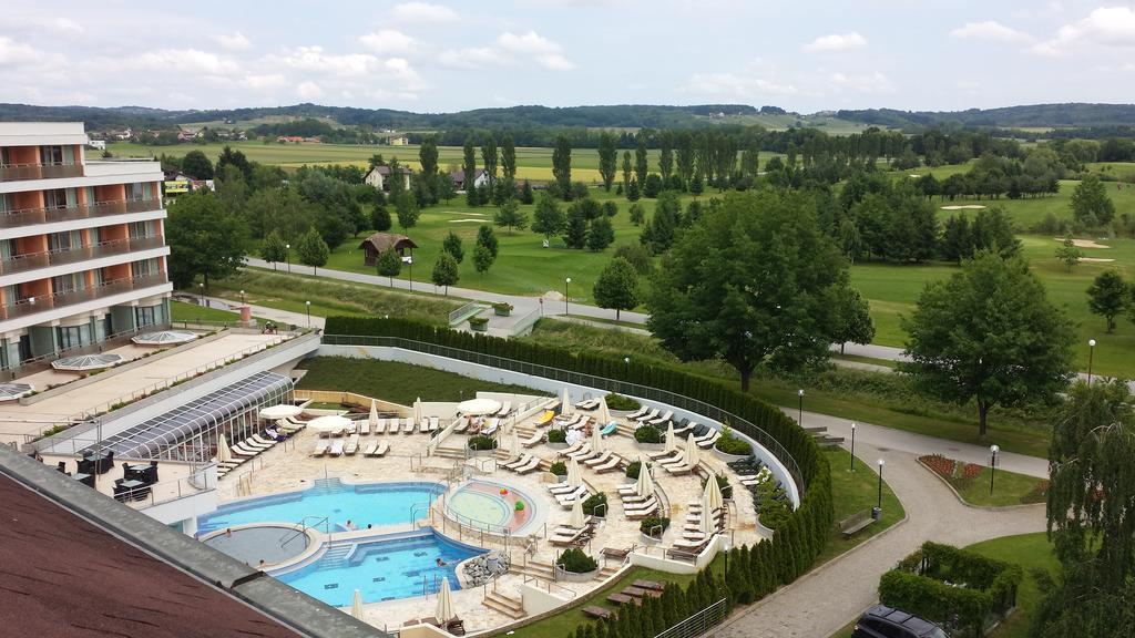 Hotel Livada Prestige - Terme 3000 - Sava Hotels & Resorts Moravske Toplice Esterno foto The golf course