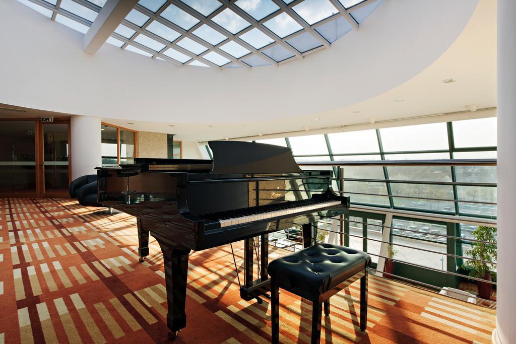 Hotel Livada Prestige - Terme 3000 - Sava Hotels & Resorts Moravske Toplice Esterno foto The piano in the lobby